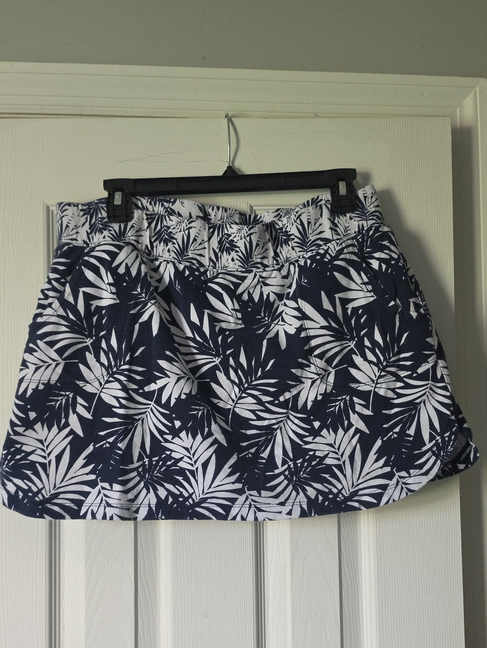 Crown & Ivy Tropical Palm Leaf Skort Size Large Blue White Island Print